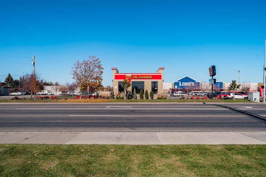 More Photos Of 875 E 17th St, Idaho Falls Service Station For Sale