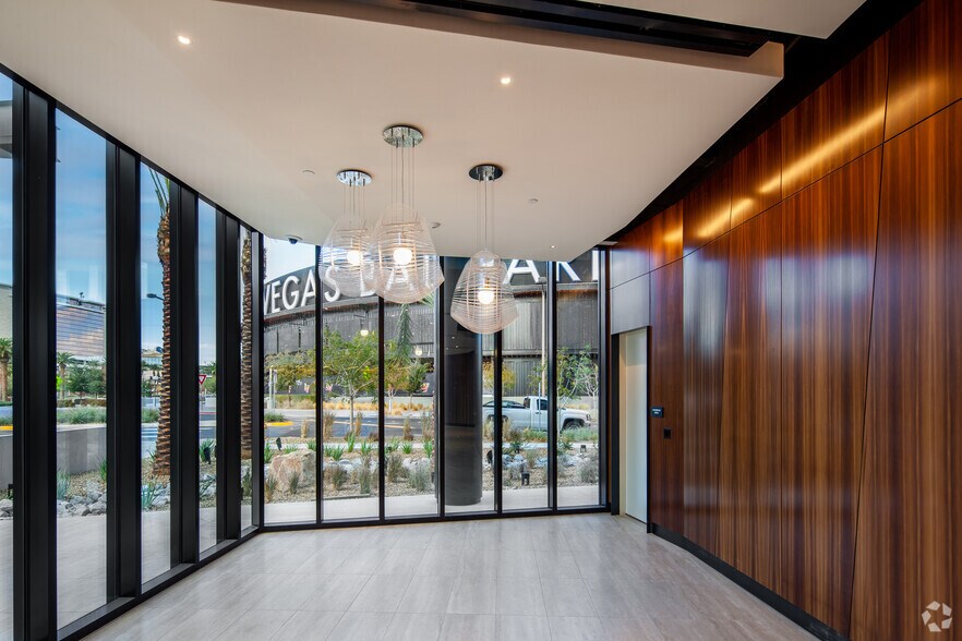 More Photos Of 1700 Pavilion, Las Vegas Office For Lease