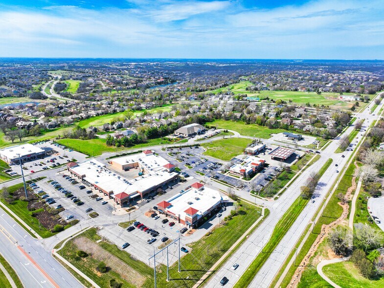 More Photos Of 10050 Woodland Dr, Lenexa Drugstore For Sale