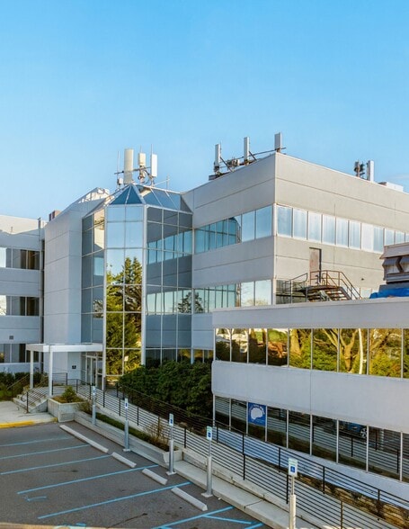 More Photos Of 33 Walt Whitman Rd, Huntington Station Office For Lease