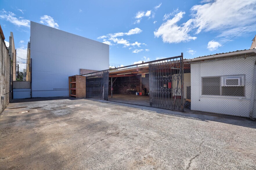 More Photos Of 1924 Democrat St, Honolulu Industrial For Sale