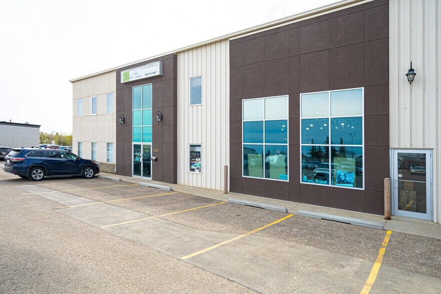 More Photos Of 2602 50 Av, Lloydminster Showroom For Sale