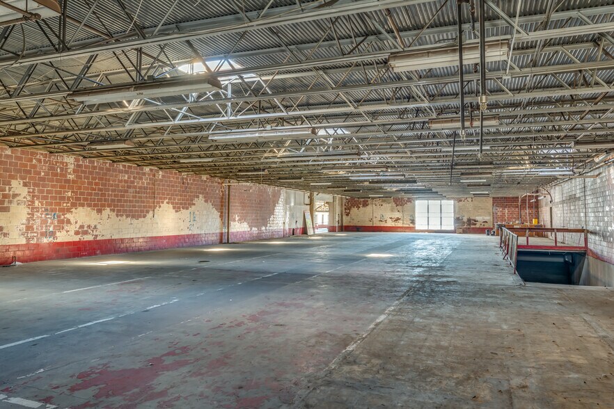 More Photos Of 243 Catoma St, Montgomery Warehouse For Lease