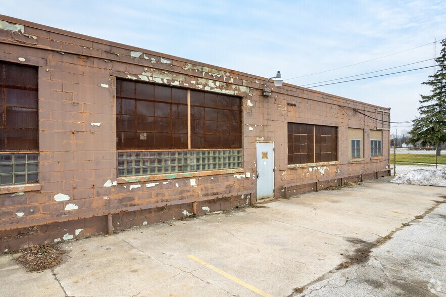 More Photos Of 1716 S Jefferson Ave, Saginaw Warehouse For Sale