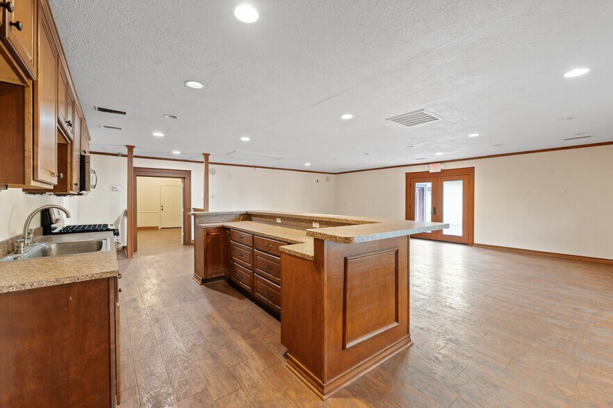 More Photos Of 6401 Rock Creek Rd, Waco Freestanding For Sale