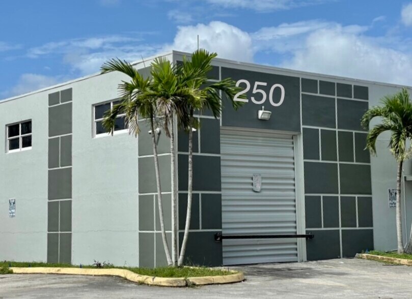 More Photos Of 7800-7840 W 2nd Ct, Hialeah Warehouse For Lease