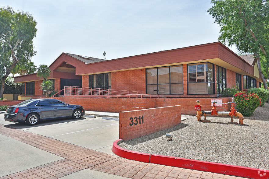 Primary Photo Of 3303 N 44th St, Phoenix Medical For Lease