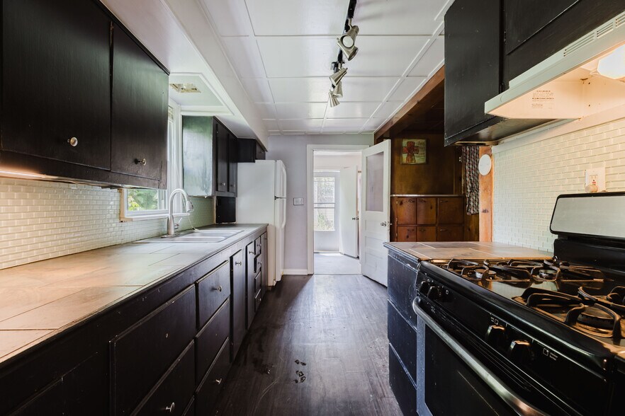 More Photos Of , Lexington Specialty For Sale