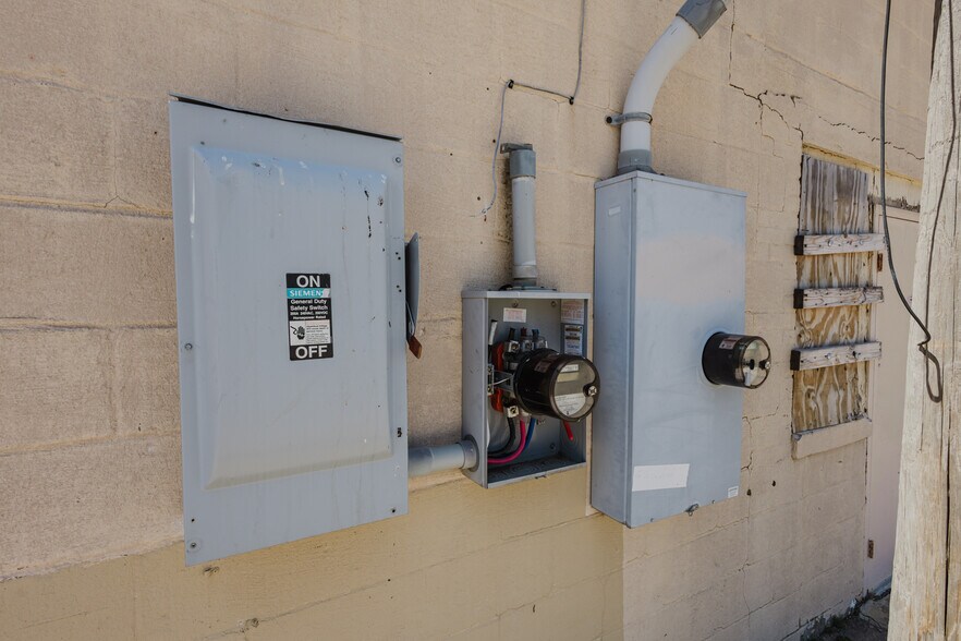 More Photos Of 470 N Seneca St, Wichita Warehouse For Sale