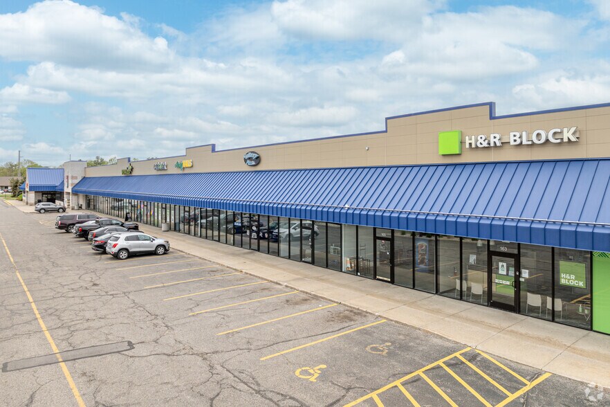 More Photos Of 147-193 W River Valley Dr, Newaygo Storefront For Lease