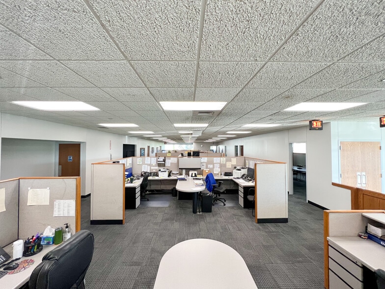 More Photos Of 3801 S Central Ave, Rockford Manufacturing For Lease