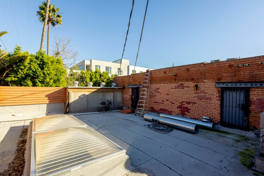More Photos Of 4621 W Washington Blvd, Los Angeles Warehouse For Lease