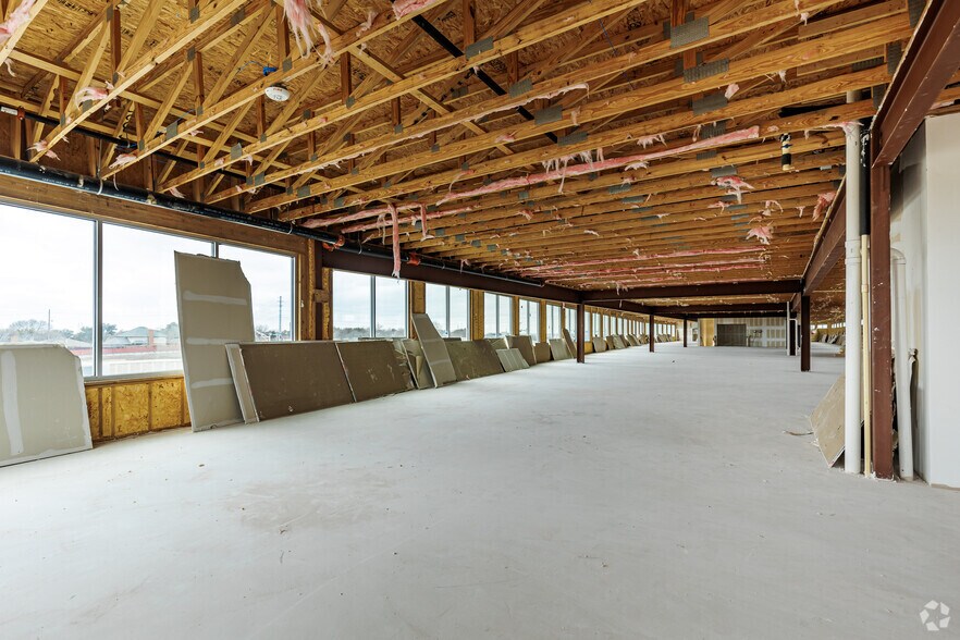 More Photos Of 1601 E Trinity Mills Rd, Carrollton Storefront Retail Office For Lease