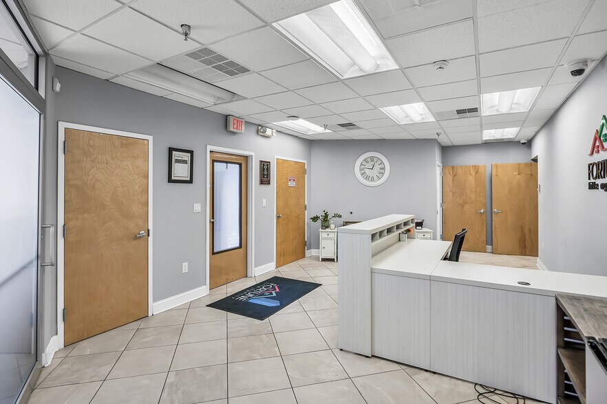 More Photos Of 39 Woodland Rd, Roseland Office For Sale