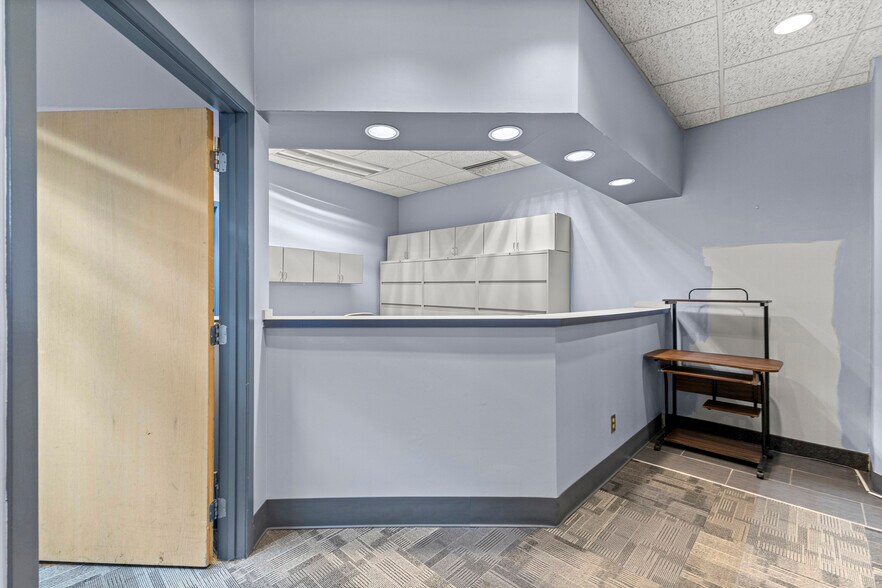 More Photos Of 24825 Michigan Ave, Dearborn Office For Lease