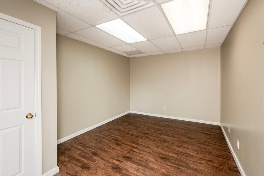 More Photos Of 4163 Crescent Dr, Saint Louis Medical For Sale