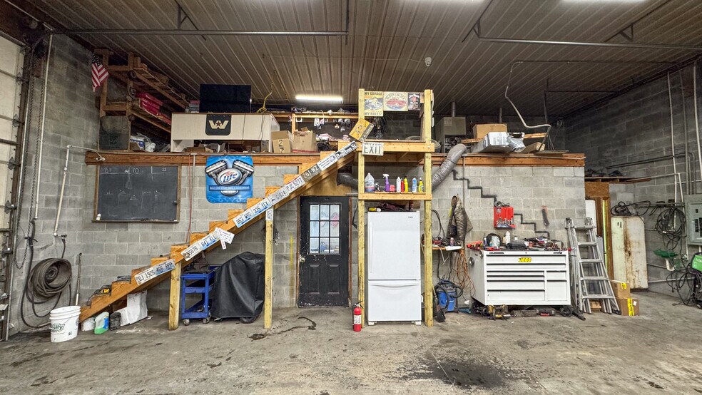 More Photos Of 801 Columbia Hwy, Greensburg Flex For Sale