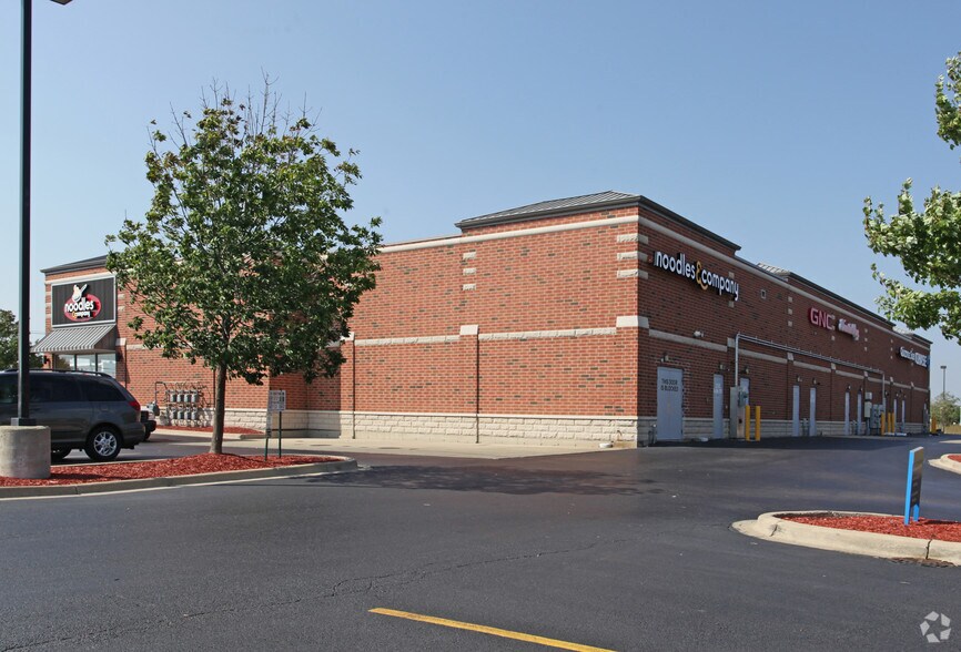 More Photos Of 2365 N Farnsworth Ave, Aurora Freestanding For Lease