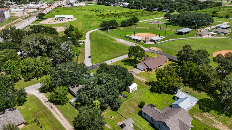 More Photos Of 3027 Poppy St, Needville Apartments For Sale
