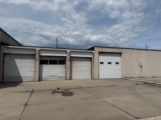 More Photos Of Lincoln highway, La Porte Warehouse For Lease