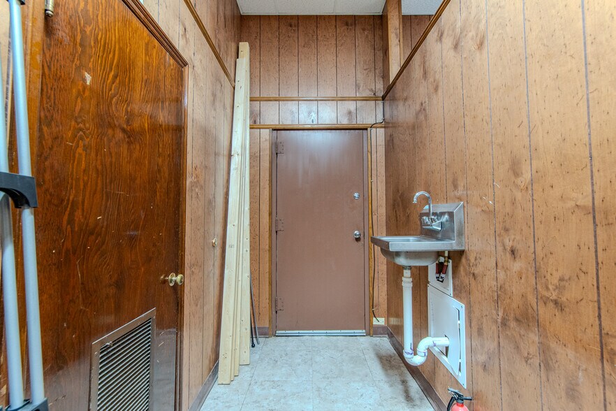 More Photos Of 126 E Main St, Adamsville Storefront For Sale