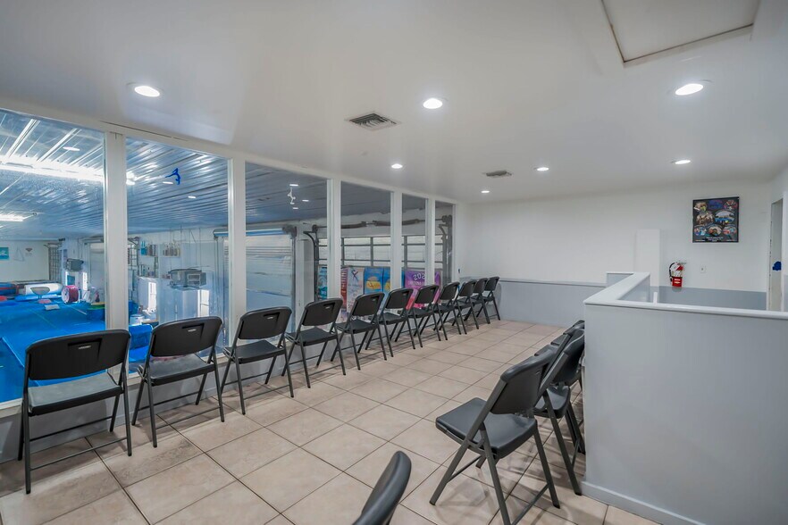 More Photos Of 1013 SE Holbrook Ct, Port Saint Lucie Warehouse For Sale