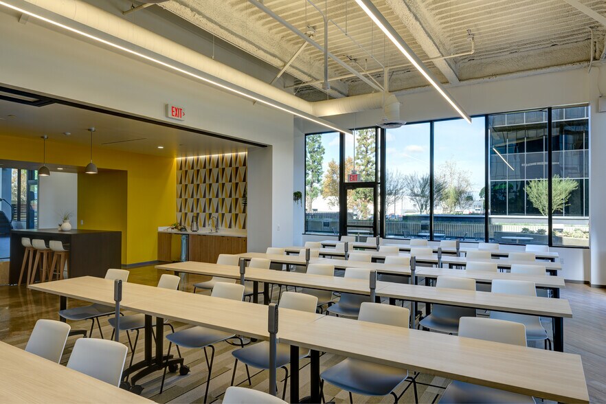 More Photos Of 3100 S Harbor Blvd, Santa Ana Office For Sale