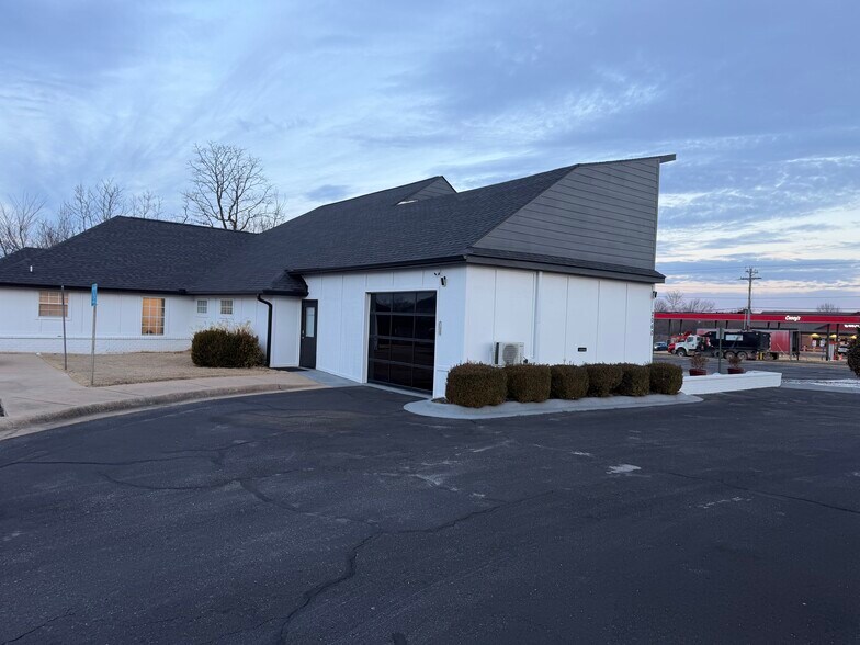 More Photos Of 2060 Orchard St, Springdale Medical For Lease