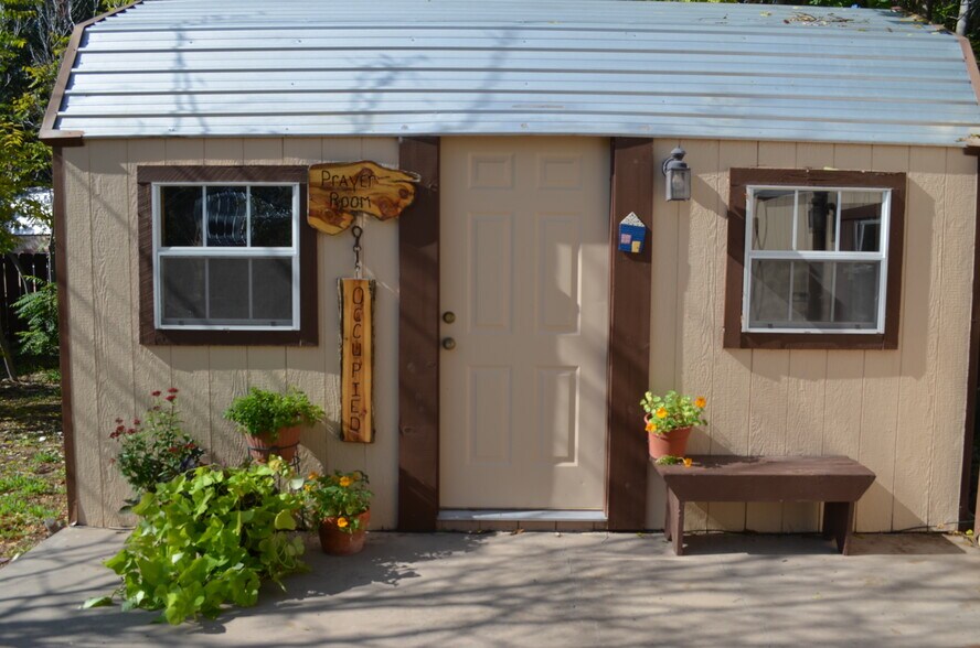 More Photos Of 1804 E College Blvd, Roswell General Retail For Sale