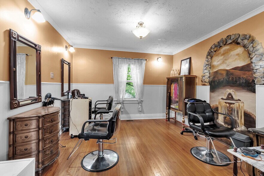 More Photos Of 914 Center St, Lewiston Office For Lease