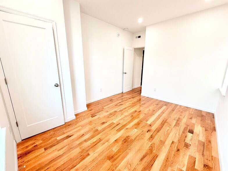 More Photos Of 5352 Cedar Ave, Philadelphia Apartments For Sale