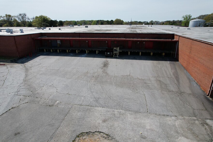 More Photos Of 400 Bon Air St, Mauldin Warehouse For Lease