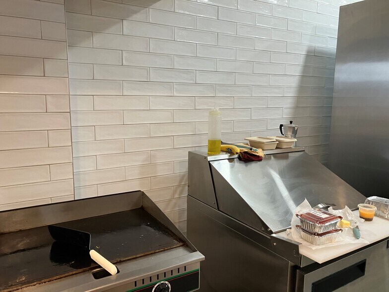 More Photos Of 733 White Plains Rd, Scarsdale Storefront Retail Office For Lease