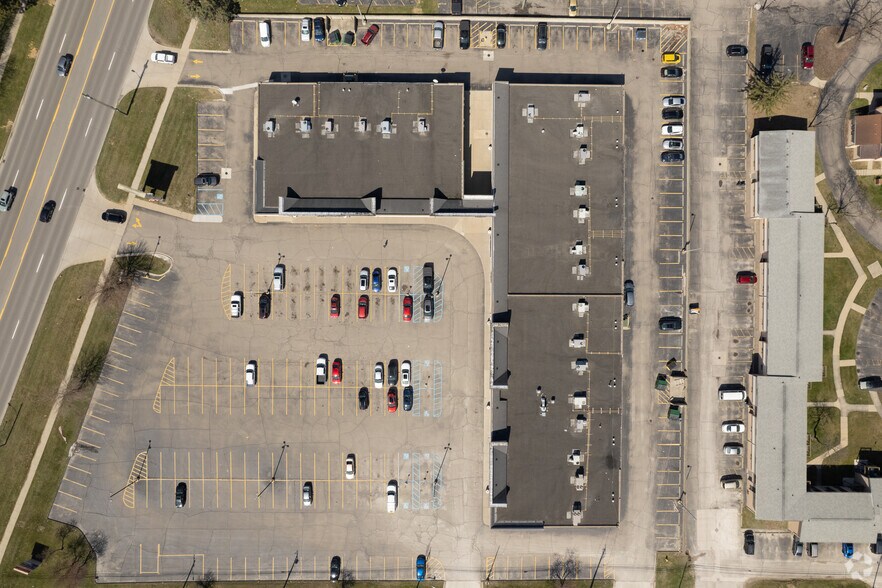 More Photos Of 6006-6144 N Wayne Rd, Westland General Retail For Lease