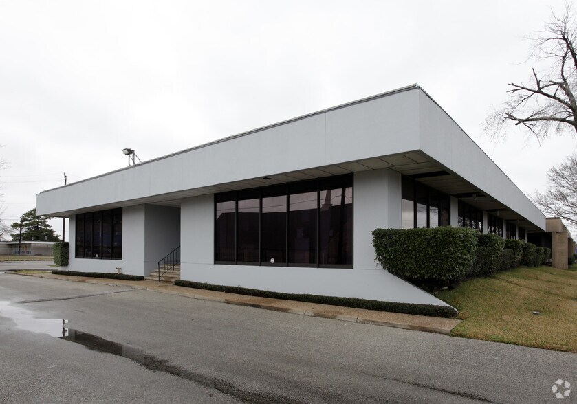 Primary Photo Of 6915 Antoine Dr, Houston Medical For Lease