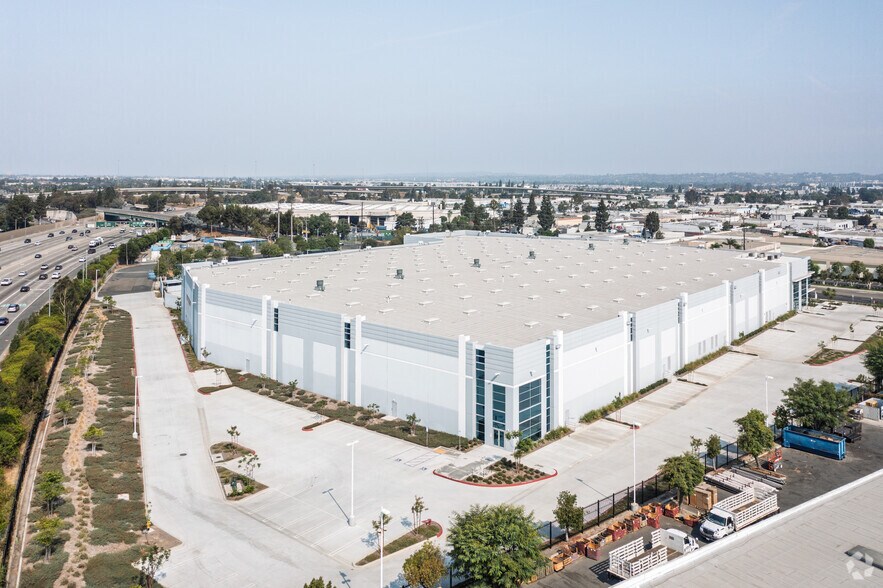 More Photos Of 2872 E La Palma Ave, Anaheim Distribution For Lease