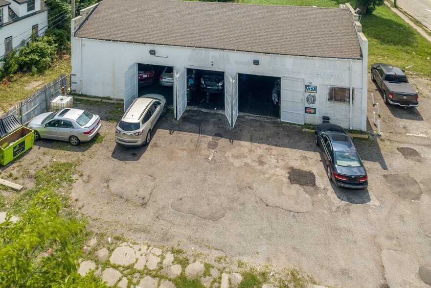 More Photos Of 5788 Van Dyke St, Detroit Auto Repair For Sale