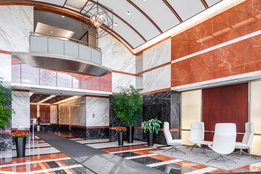 More Photos Of 1033 Skokie Blvd, Northbrook Unknown For Lease