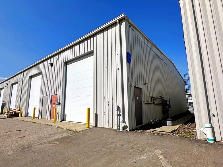 More Photos Of 380 Mackenzie Blvd, Fort McMurray Warehouse For Sale