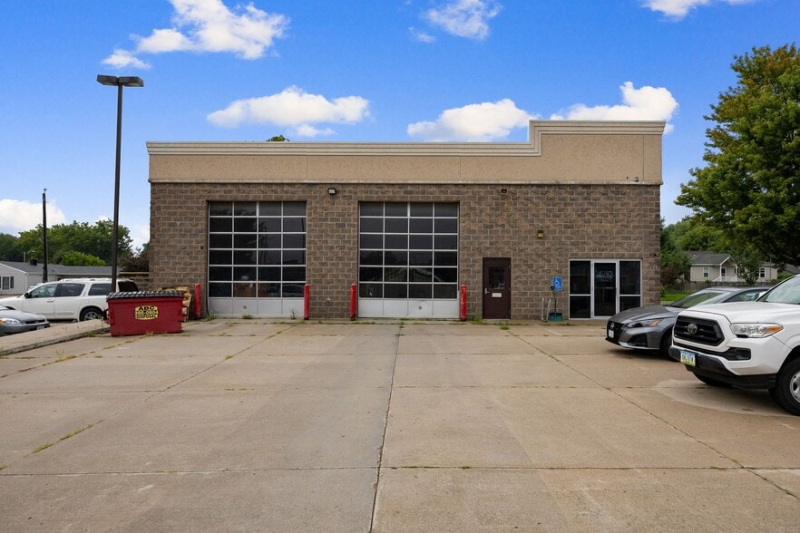 More Photos Of 824 Orchard St, Iowa City Auto Repair For Sale