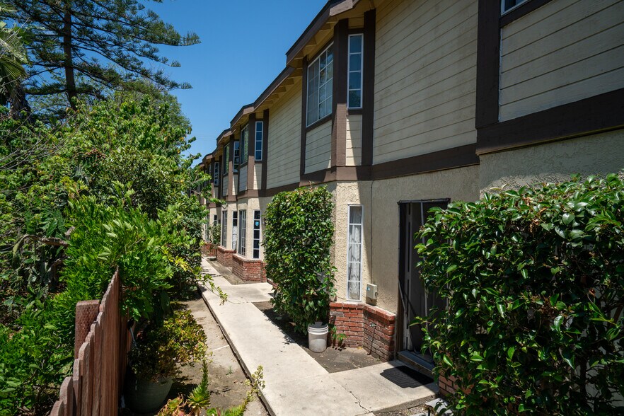 More Photos Of 1280 E La Palma Ave, Anaheim Apartments For Sale