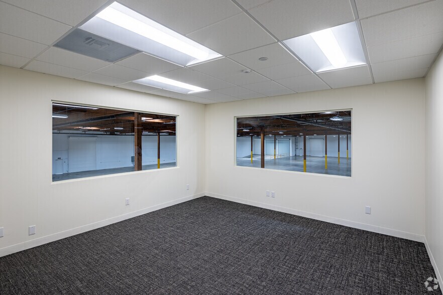 More Photos Of 1210-1230 N Red Gum St, Anaheim Warehouse For Lease