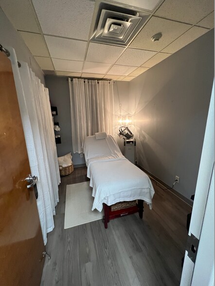 More Photos Of 1810 Erie Blvd E, Syracuse Office For Sale