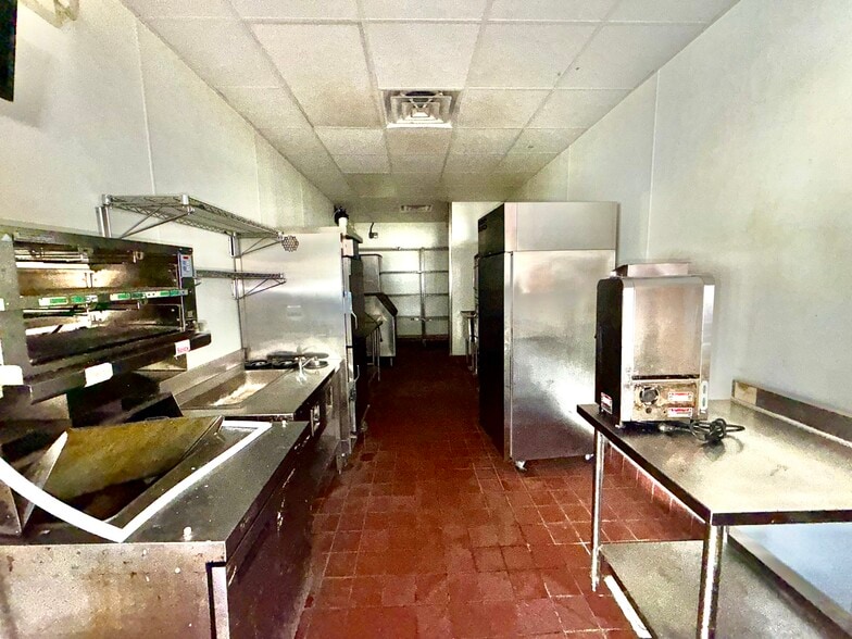 More Photos Of 302 N Main St, Cedartown Freestanding For Lease