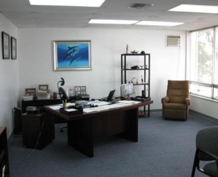 More Photos Of 271-273 SW 33rd Ct, Fort Lauderdale Warehouse For Lease
