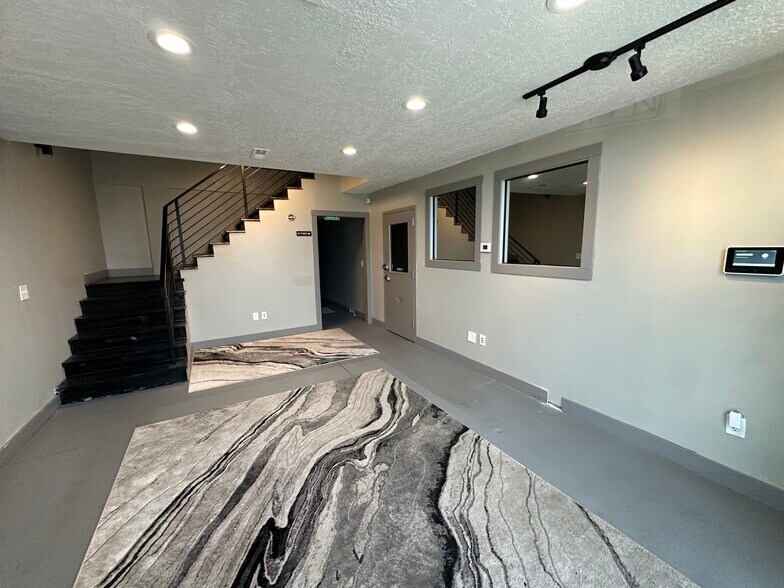 More Photos Of 6901-6955 Broadway, Denver Flex For Sale