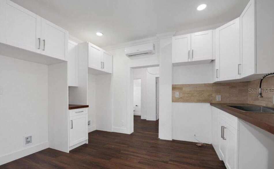 More Photos Of 934 S Ridgewood Ave, Daytona Beach Sorority Fraternity House For Sale