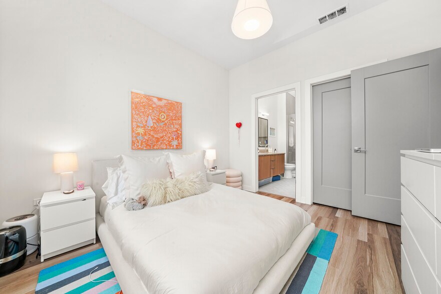 More Photos Of 1553 N Wells St, Chicago Apartments For Sale