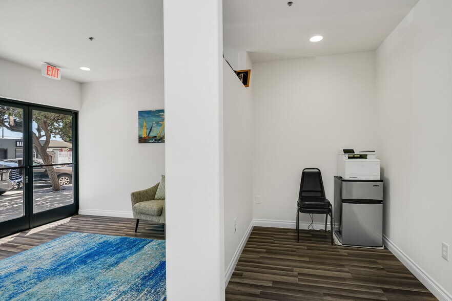 More Photos Of 928-950 Hornblend St, San Diego Office For Sale