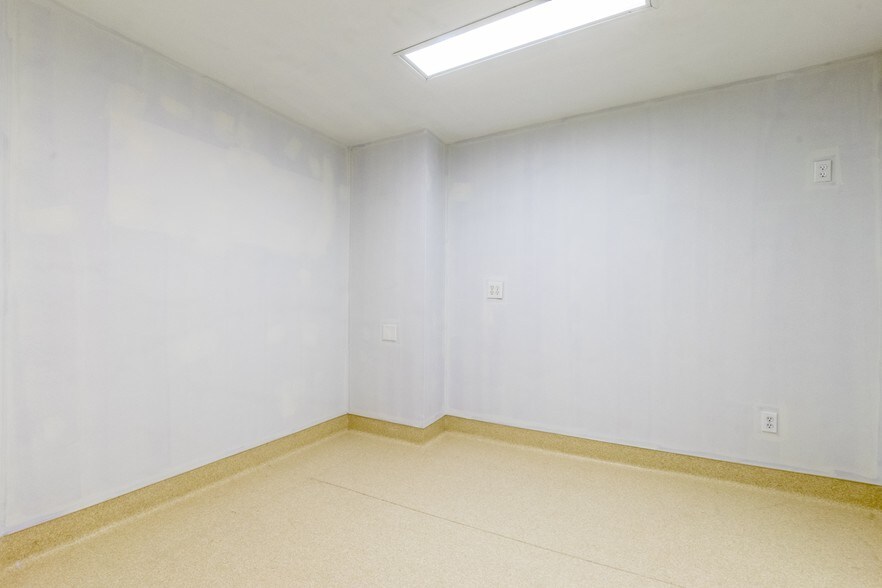 More Photos Of 2735 Henry Hudson Pkwy, Bronx Medical For Lease